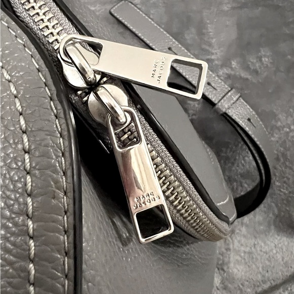 MARC JACOBS New York in Gray Leather Shoulder Bag - Picture 11 of 15